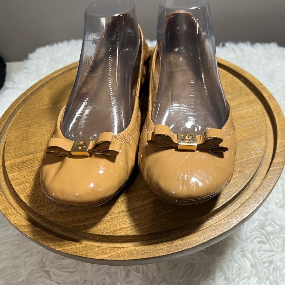 Tory Burch Eddie Logo Bow Patent Ballerina Flat
